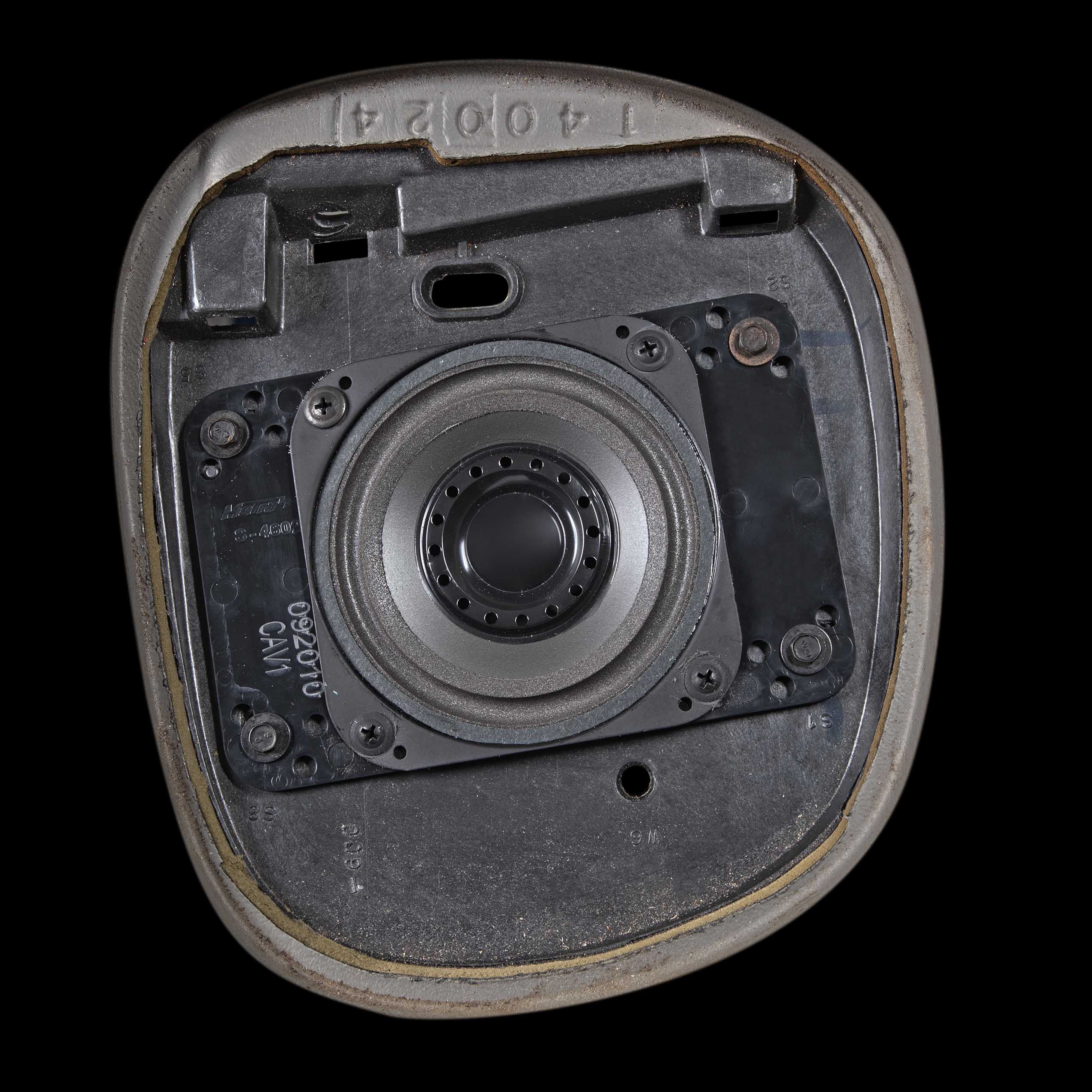 Universal Speaker Adapter - 4x6in to 4in